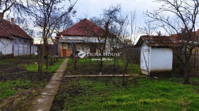 Eladó családi ház, Jászkisérén 8.9 M Ft, 2 szobás