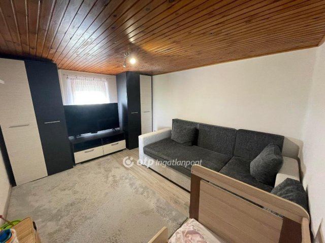Eladó családi ház, Tápiószelén 34.9 M Ft, 1 szobás