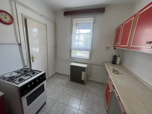 Kiadó téglalakás, albérlet, Pápán 110 E Ft / hó, 3 szobás