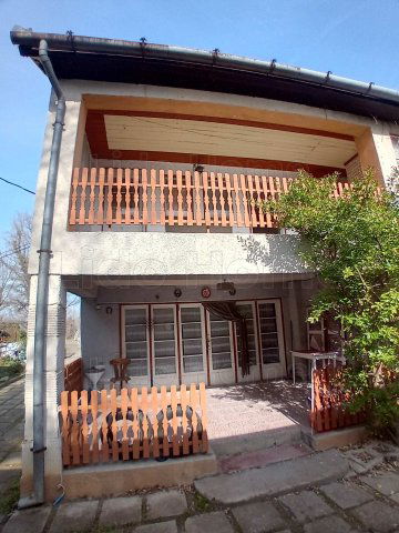 Eladó családi ház, Balatonszárszón 40 M Ft, 19 szobás