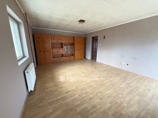 Eladó családi ház, Monorierdőn 71.9 M Ft, 2+2 szobás