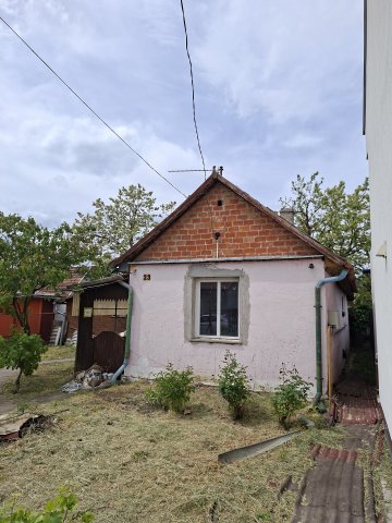 Eladó családi ház, Szolnokon 15.9 M Ft, 2 szobás