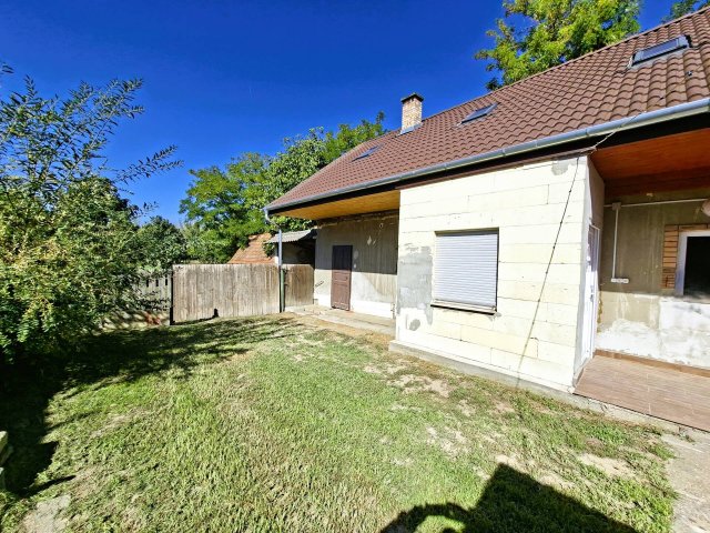 Eladó családi ház, Áporkán 49.9 M Ft, 6+1 szobás