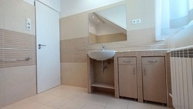 Kiadó családi ház, albérlet, Kecskeméten 350 E Ft / hó