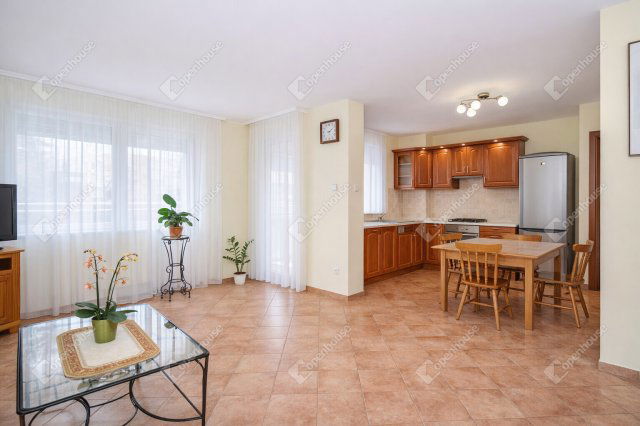 Eladó téglalakás, Szegeden 87.9 M Ft, 3 szobás