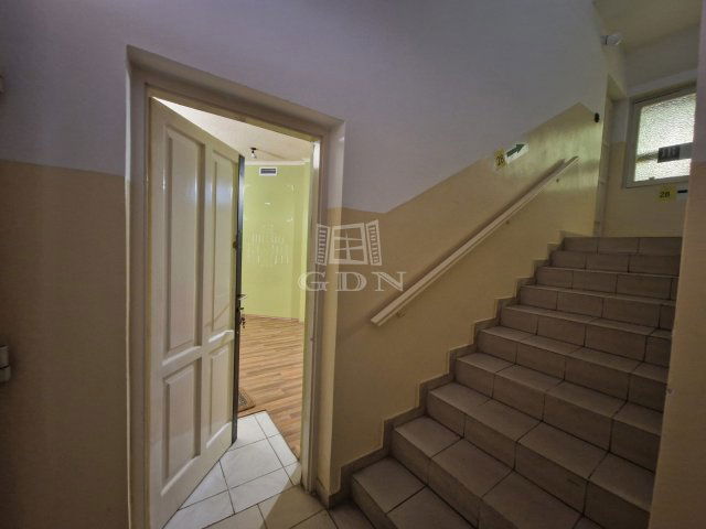 Kiadó üzlethelyiség, Székesfehérvárott 150 E Ft / hó