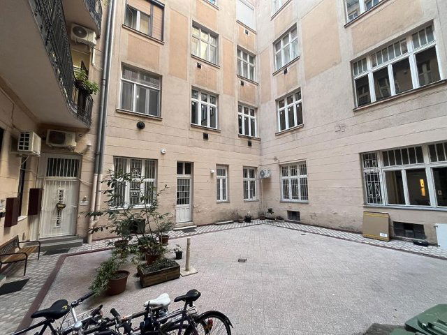 Eladó téglalakás, Budapesten, VII. kerületben, Dembinszky utcában