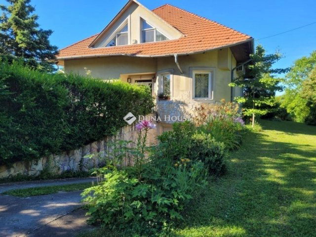 Eladó családi ház, Szadán 209.9 M Ft, 6 szobás