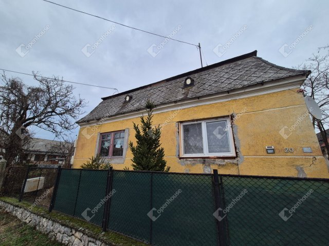 Eladó családi ház, Ászáron 31 M Ft, 3 szobás