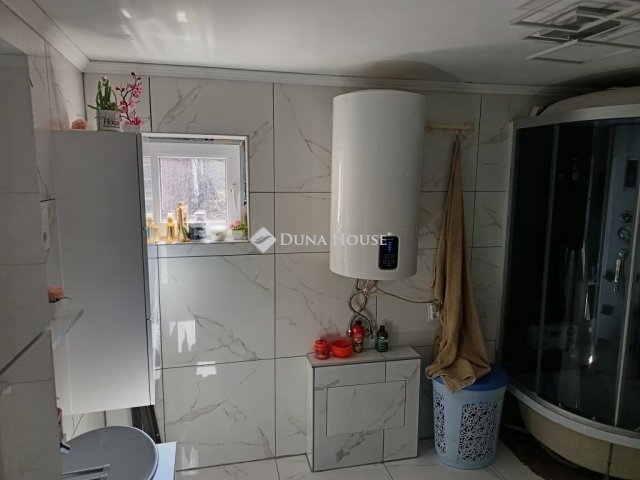 Eladó családi ház, Szegeden 72 M Ft, 3 szobás