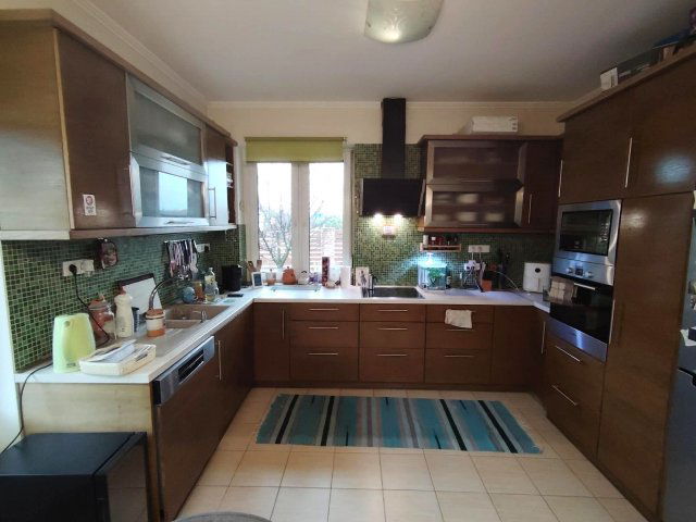 Eladó családi ház, Székesfehérvárott 145 M Ft, 4 szobás