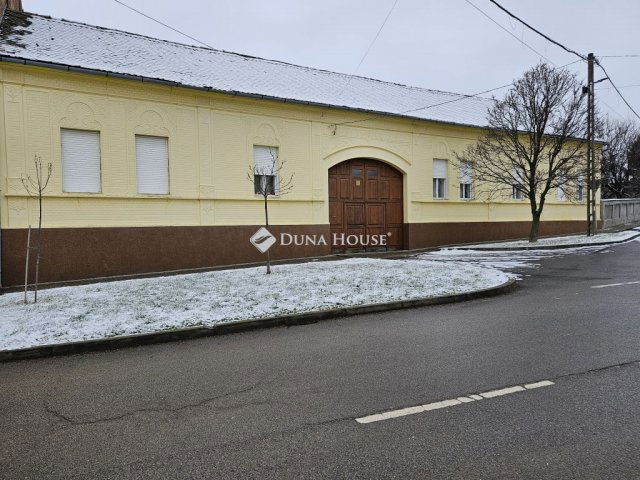 Eladó családi ház, Véménden 46.9 M Ft, 5 szobás