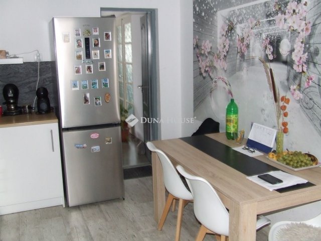 Eladó családi ház, Esztergomban 87.9 M Ft, 5 szobás