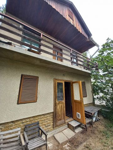 Eladó nyaraló, Kesztölcön, Gertrúd utcában 25.5 M Ft