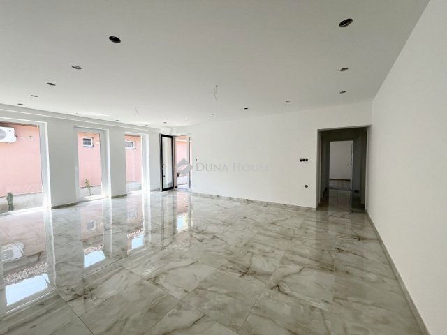 Eladó családi ház, Nyíregyházán 93 M Ft, 4 szobás