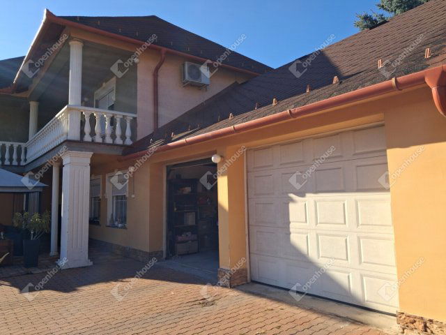 Eladó családi ház, Tatabányán 132 M Ft, 6 szobás