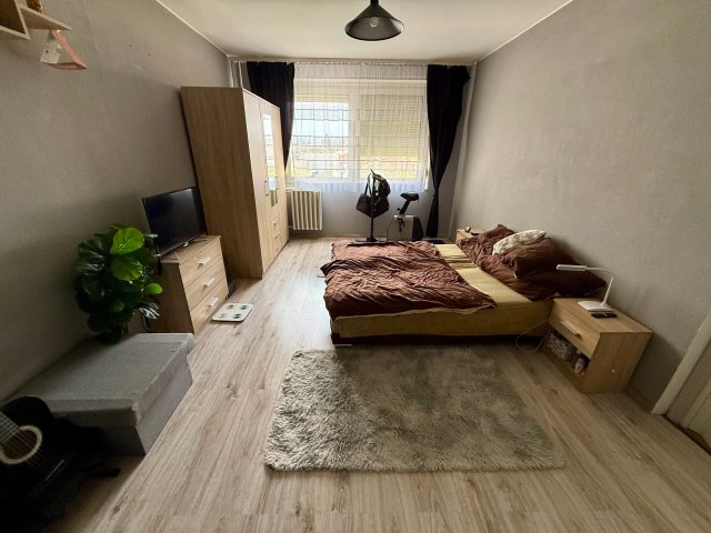 Eladó panellakás, Móron 39.9 M Ft, 2 szobás