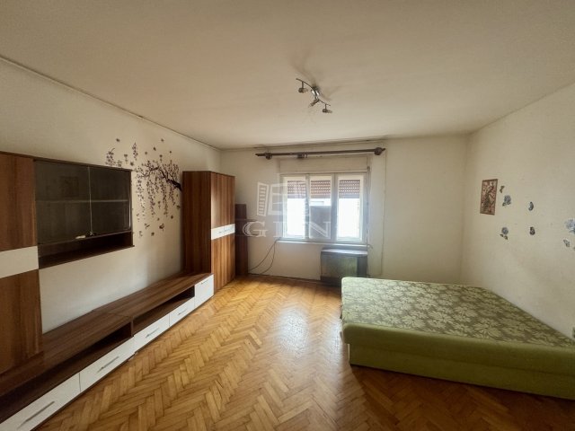 Eladó téglalakás, Pécsett 31 M Ft, 2+1 szobás