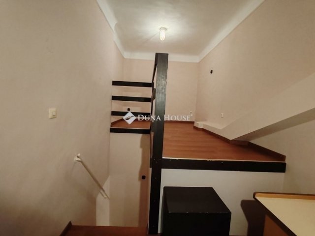 Eladó téglalakás, Budapesten, VI. kerületben 77 M Ft, 2 szobás