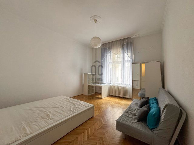 Eladó téglalakás, Budapesten, V. kerületben 74.9 M Ft, 1 szobás