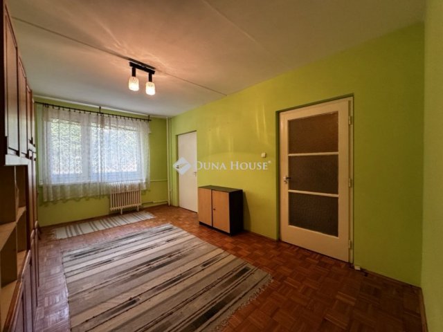 Eladó panellakás, Győrött 39 M Ft, 2 szobás