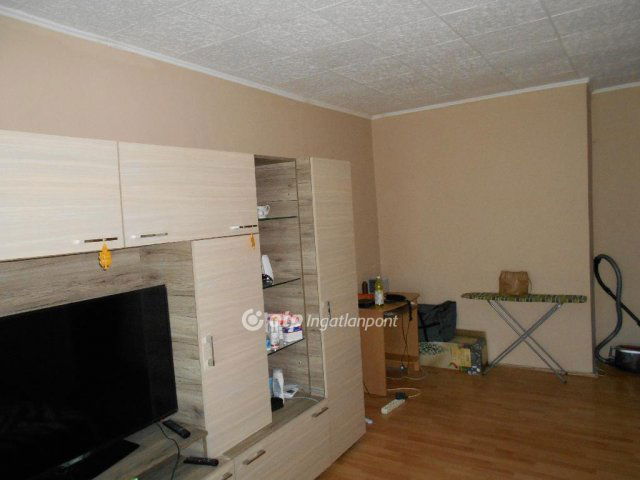 Eladó téglalakás, Sajószentpéteren 13.5 M Ft, 1+1 szobás