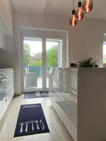 Eladó téglalakás, Újhartyánon 94 M Ft, 3 szobás