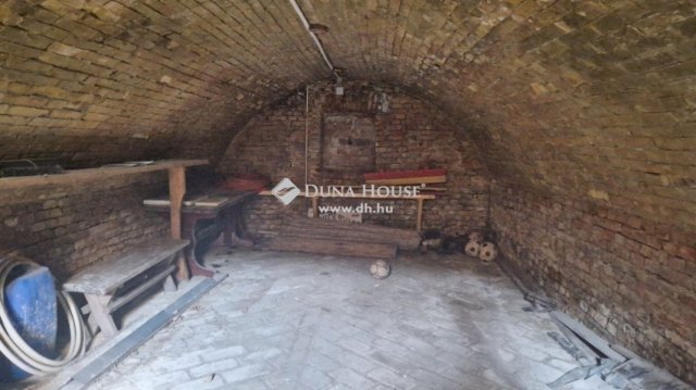 Eladó hotel, Kerepesen 340 M Ft, 15 szobás / költözzbe.hu