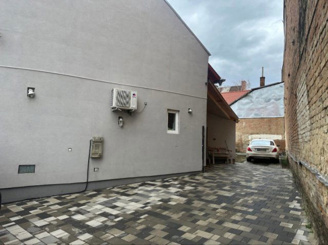 Eladó családi ház, Szolnokon 79.9 M Ft, 4 szobás