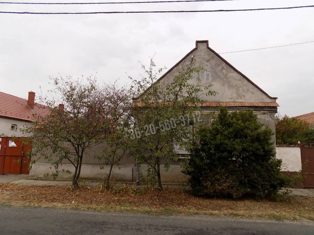 Eladó családi ház, Egyházaskeszőn 8.3 M Ft, 2 szobás