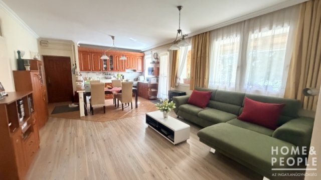 Eladó téglalakás, Szegeden 82 M Ft, 3 szobás