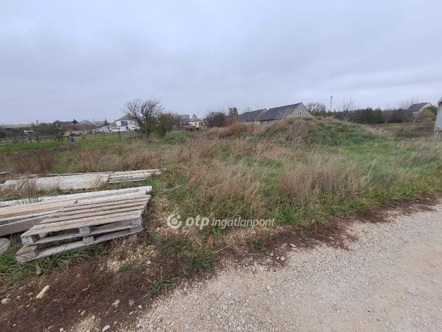 Eladó telek, Hajmáskéren 12 M Ft / költözzbe.hu