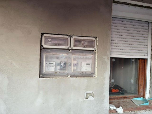 Eladó családi ház, Kesztölcön 33 M Ft, 3 szobás