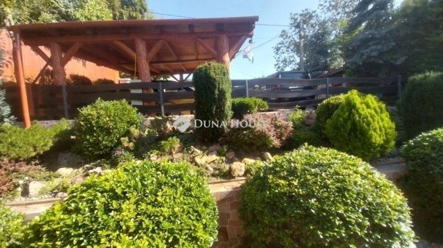 Eladó családi ház, Szentendrén 195 M Ft, 7 szobás