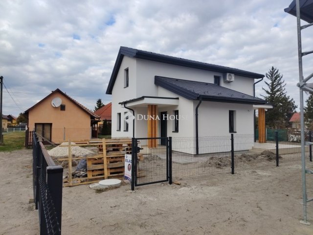 Eladó nyaraló, Balatonkeresztúron 86 M Ft, 4 szobás