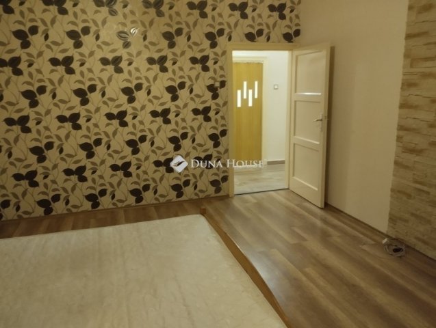 Eladó téglalakás, Pécsett 49.8 M Ft, 2 szobás