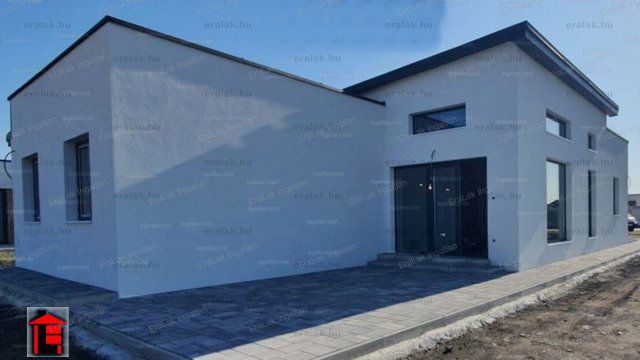 Eladó családi ház, Győrött 210 M Ft, 4 szobás
