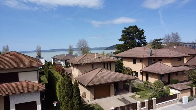 Eladó családi ház, Szántódon 289 M Ft, 5 szobás