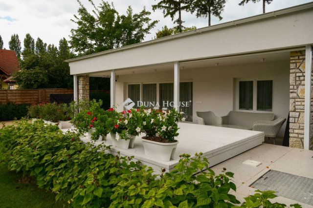 Eladó családi ház, Siófokon 202.4 M Ft, 3 szobás