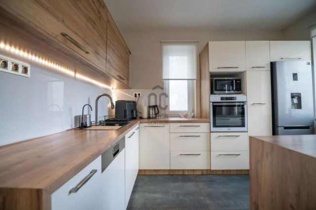 Eladó ikerház, Budapesten, XVIII. kerületben 124.9 M Ft, 5 szobás