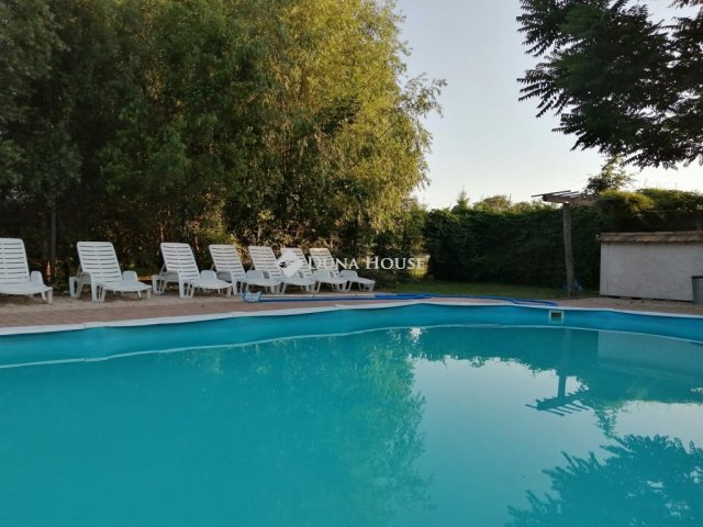 Eladó családi ház, Porván 135 M Ft, 10 szobás