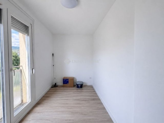 Eladó panellakás, Pécsett 45.99 M Ft, 2 szobás