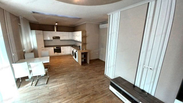 Kiadó téglalakás, albérlet, Szolnokon, Baross utcában, 3 szobás