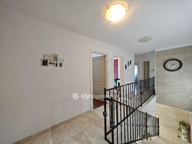 Eladó családi ház, Budapesten, XV. kerületben 180 M Ft, 5 szobás