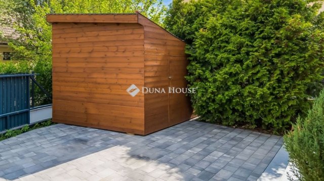 Eladó családi ház, Siófokon 279 M Ft, 9 szobás