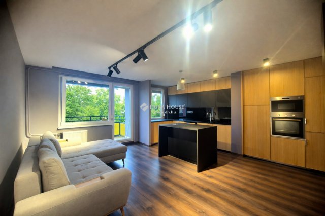 Eladó panellakás, Budapesten, III. kerületben 82.5 M Ft