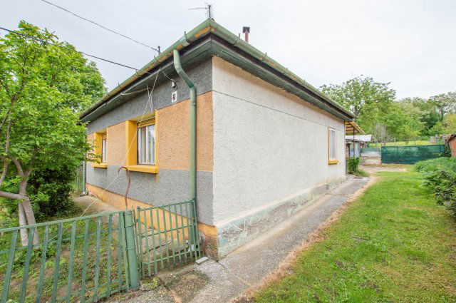 Eladó családi ház, Alsóújlakon 21.9 M Ft, 2 szobás