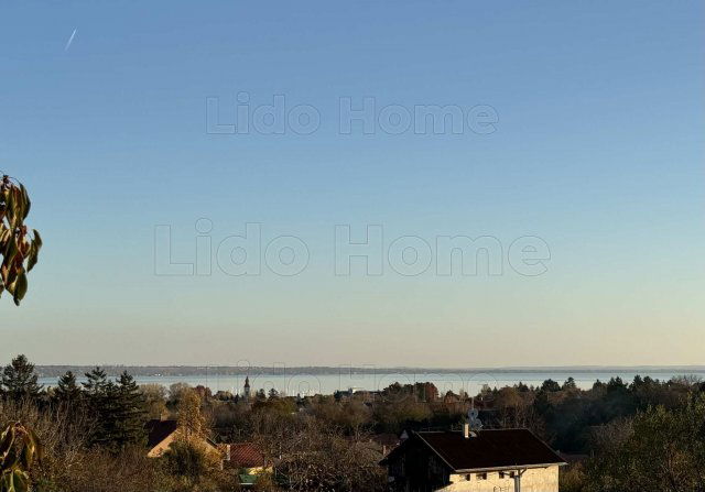 Eladó családi ház, Balatonkenesén 420 M Ft, 6 szobás