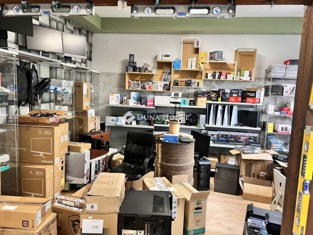 Eladó üzlethelyiség, Balatonalmádiban 150 M Ft