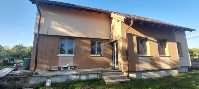 Eladó családi ház, Lőrinciben 79.95 M Ft, 5 szobás